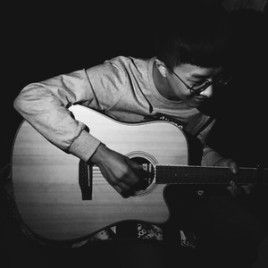 亲近相尾中妈妈和谁在一起了
